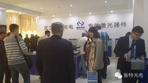 俄罗斯激光代表团对娱乐pg平台激光配件感到吃惊！