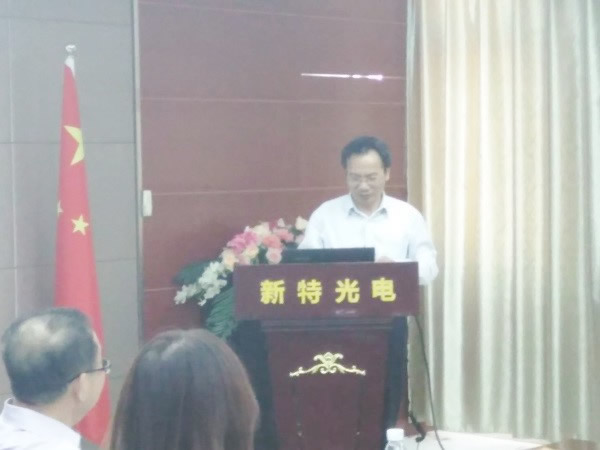 武汉光谷中小企业科技创新协会顾问、华中科技大学光学与电子信息学院教授、全国激光产业联盟秘书长唐霞辉博士