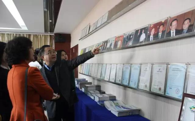 武汉光谷商会秘书长周青梅到访娱乐pg平台